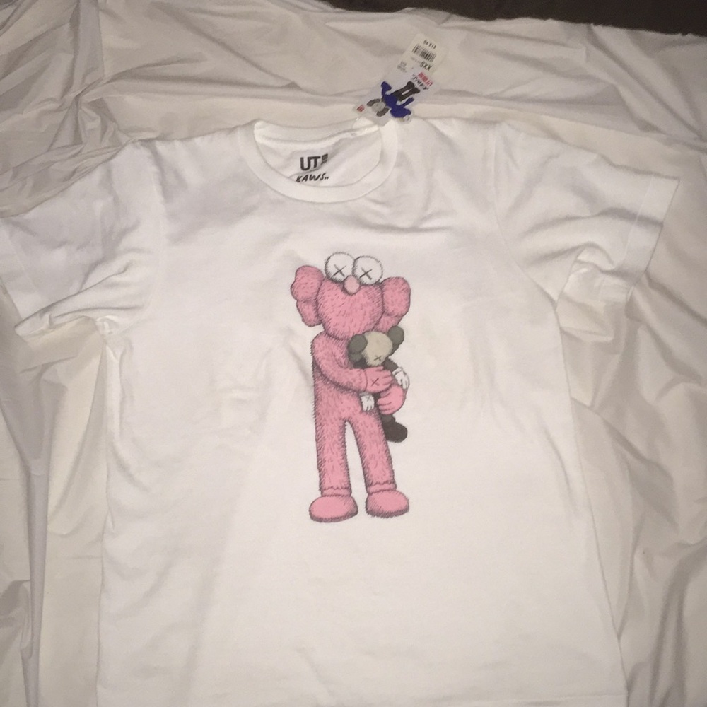Brand new KAWS tee !!  SOLD OUT EVERYWHERE